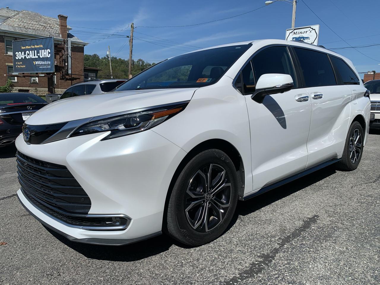 Toyota Sienna Platinum 7-Passenger AWD 2025