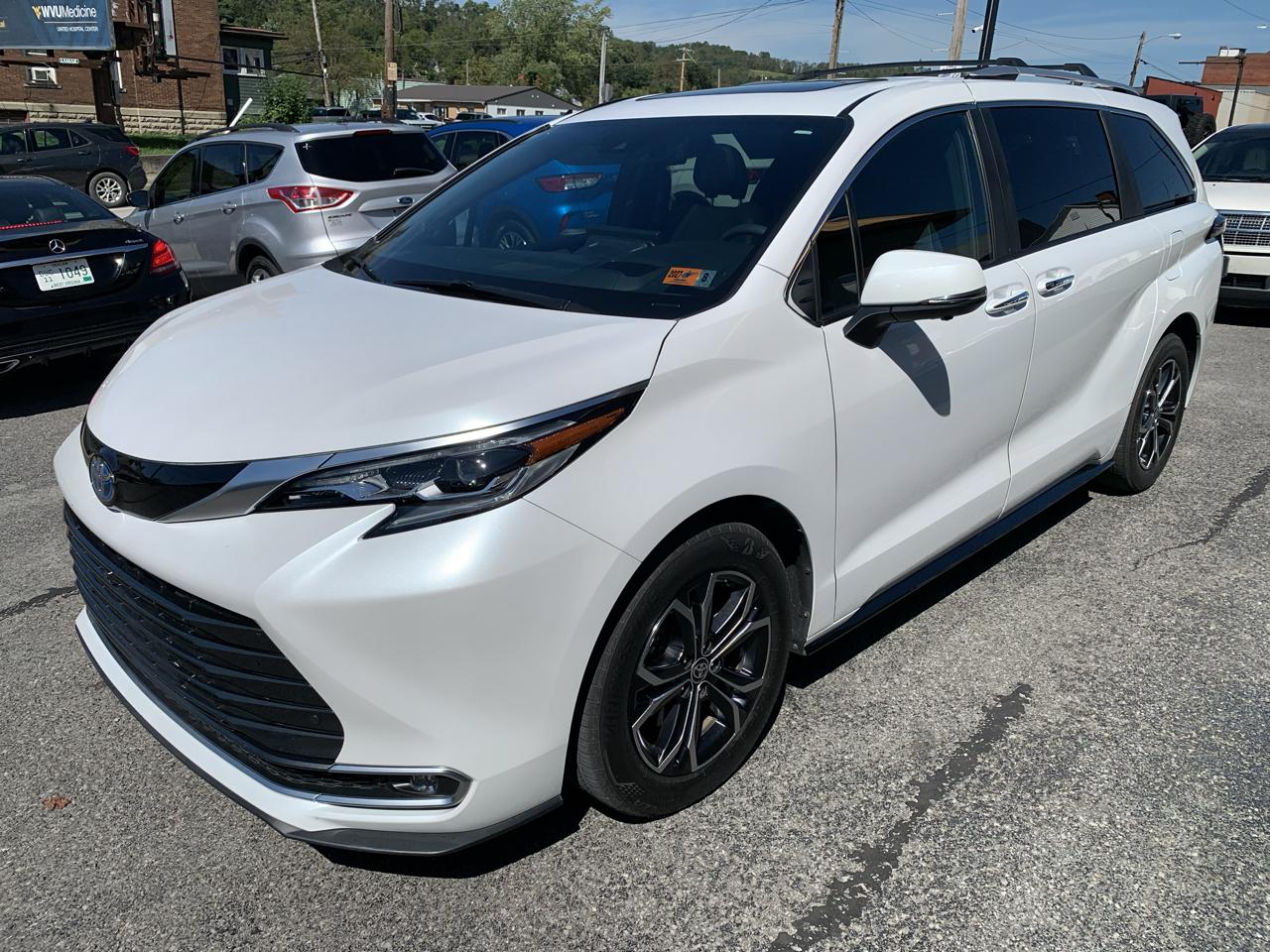 Toyota Sienna Platinum 7-Passenger AWD 2025