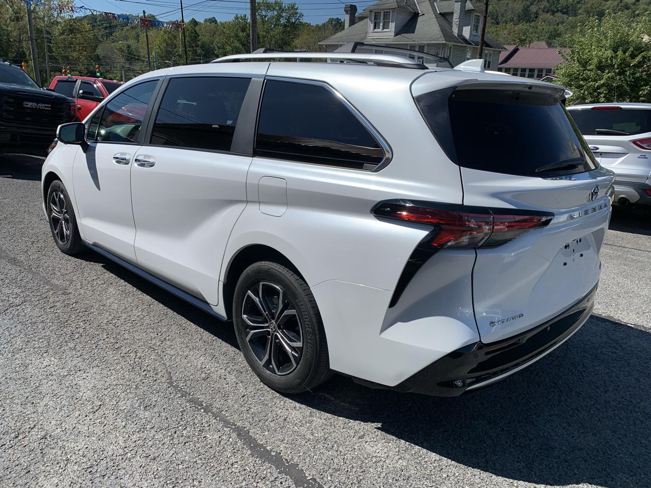 Toyota Sienna Platinum 7-Passenger AWD 2025