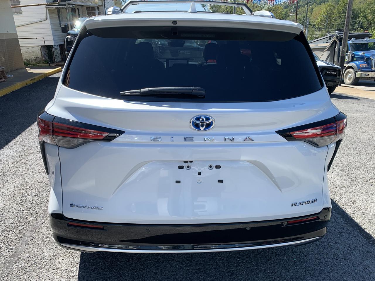 Toyota Sienna Platinum 7-Passenger AWD 2025