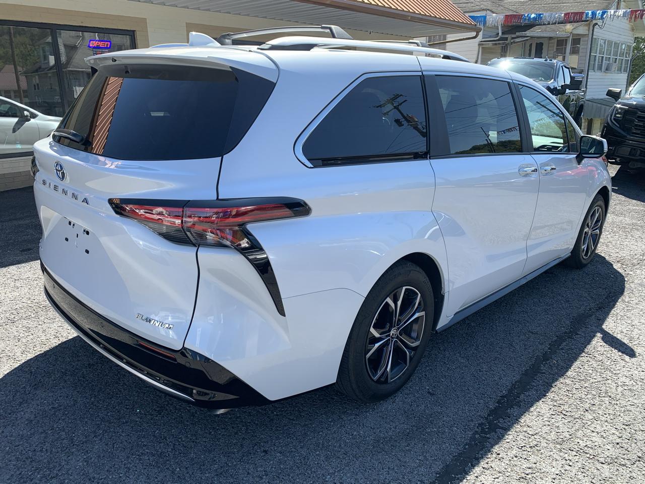 Toyota Sienna Platinum 7-Passenger AWD 2025