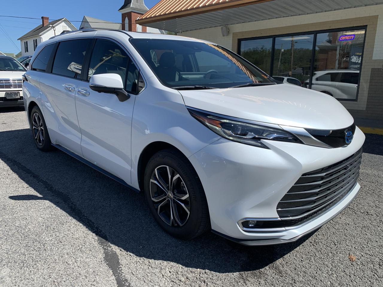 Toyota Sienna Platinum 7-Passenger AWD 2025