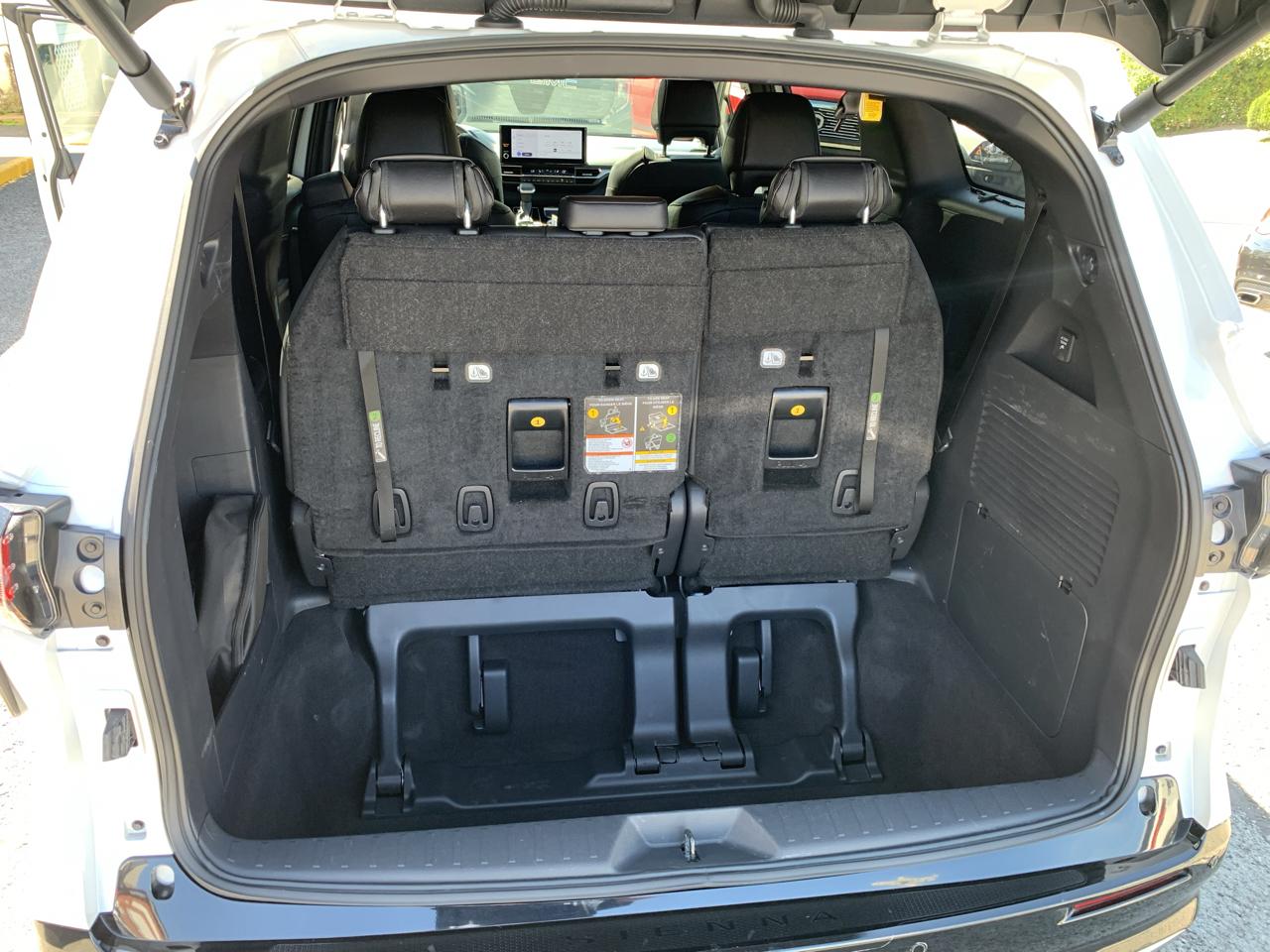 Toyota Sienna Platinum 7-Passenger AWD 2025