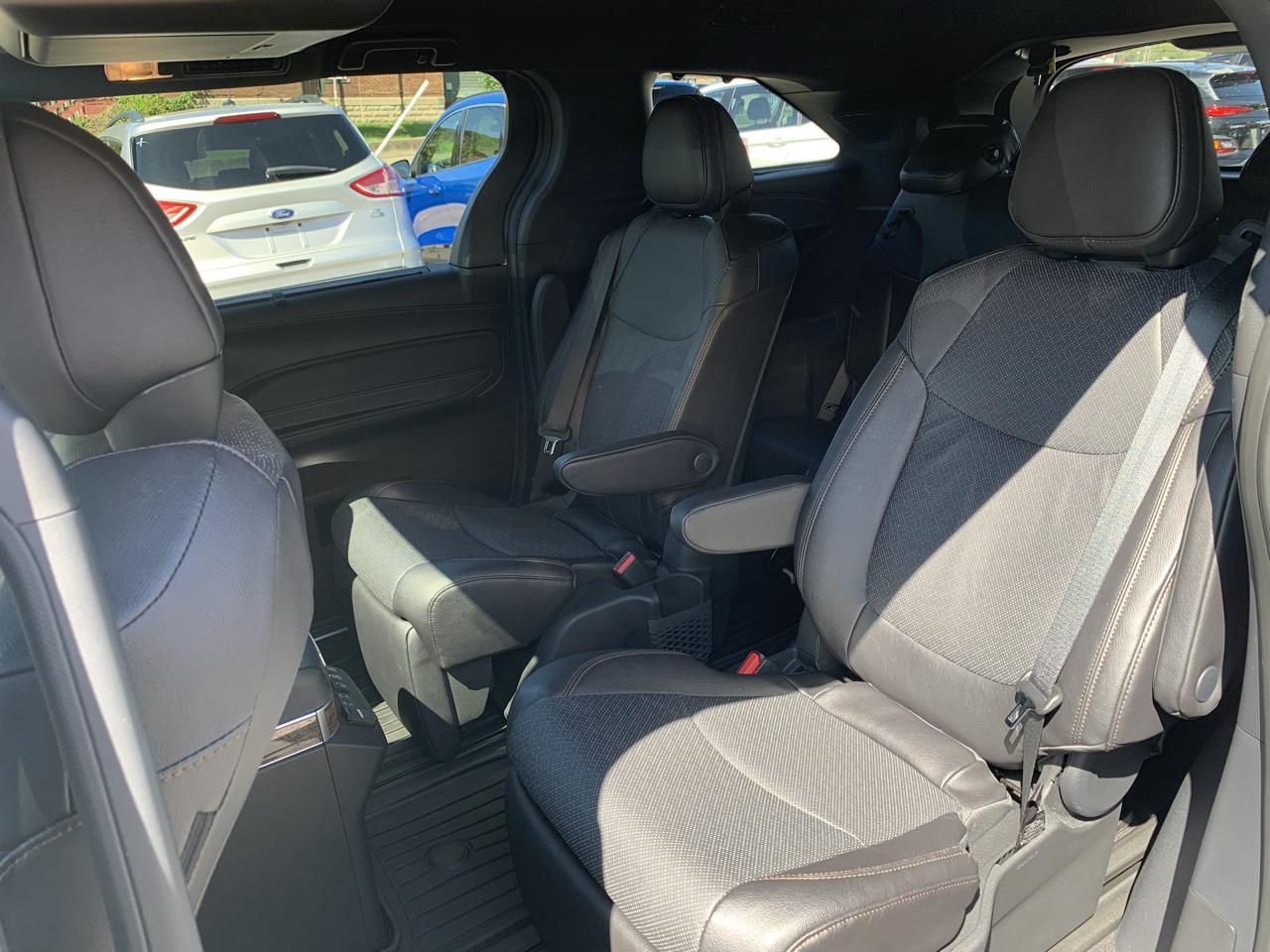 Toyota Sienna Platinum 7-Passenger AWD 2025