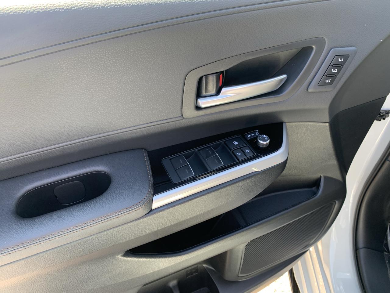 Toyota Sienna Platinum 7-Passenger AWD 2025