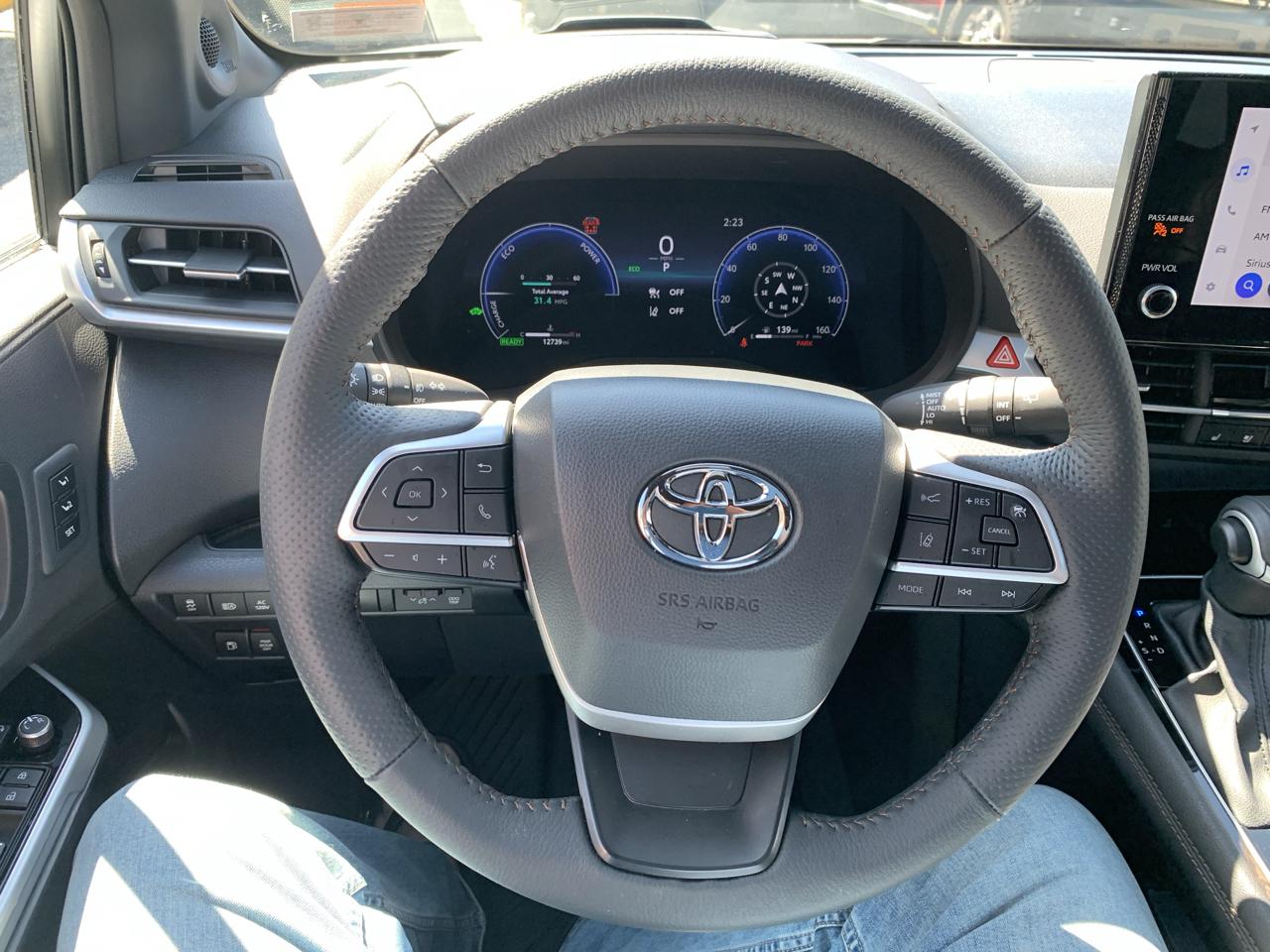 Toyota Sienna Platinum 7-Passenger AWD 2025