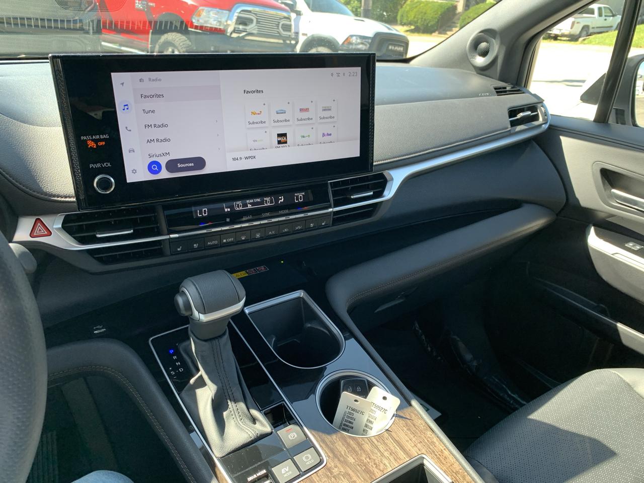 Toyota Sienna Platinum 7-Passenger AWD 2025