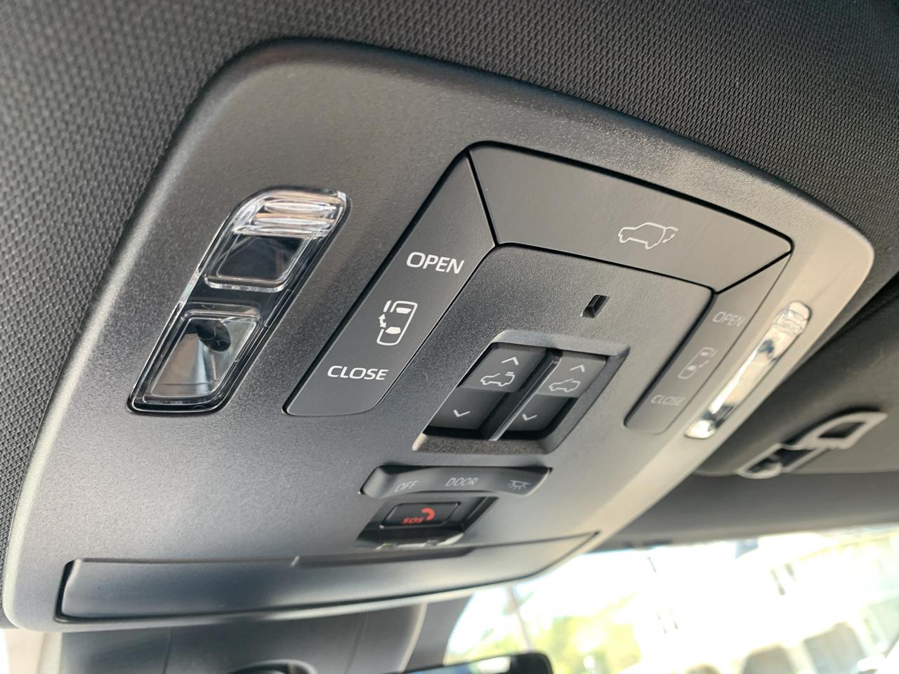 Toyota Sienna Platinum 7-Passenger AWD 2025