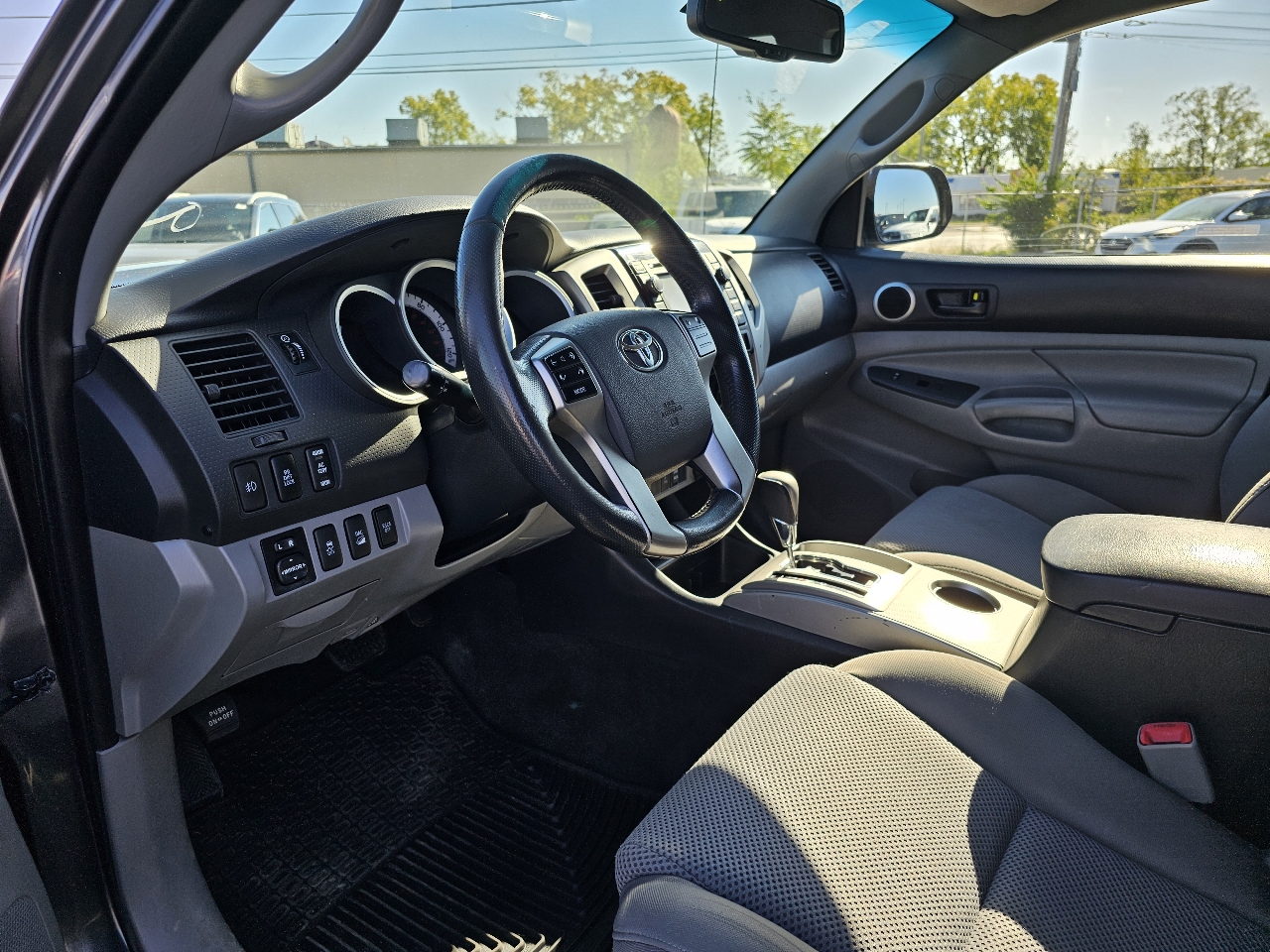 2013 Toyota Tacoma Double Cab V6 4x4 photo 6