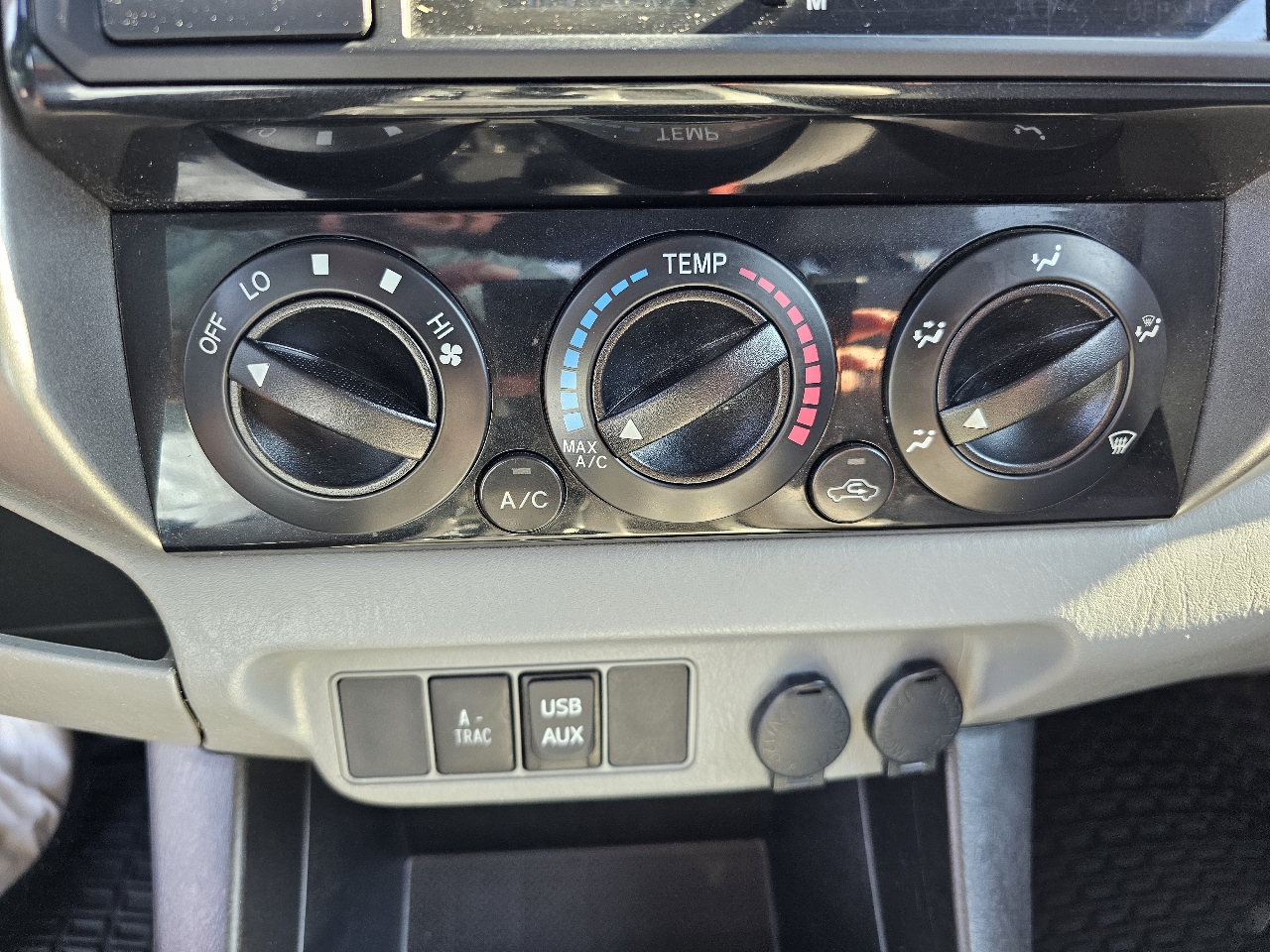 2013 Toyota Tacoma Double Cab V6 4x4 photo 15
