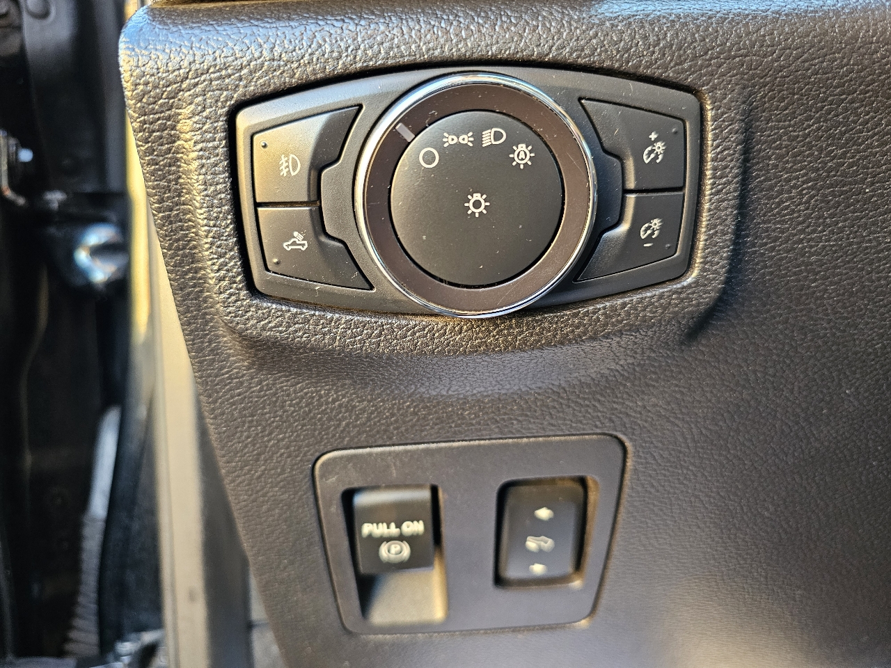 Ford F-150 XLT SuperCrew 5.5-ft. Bed 4WD 2018