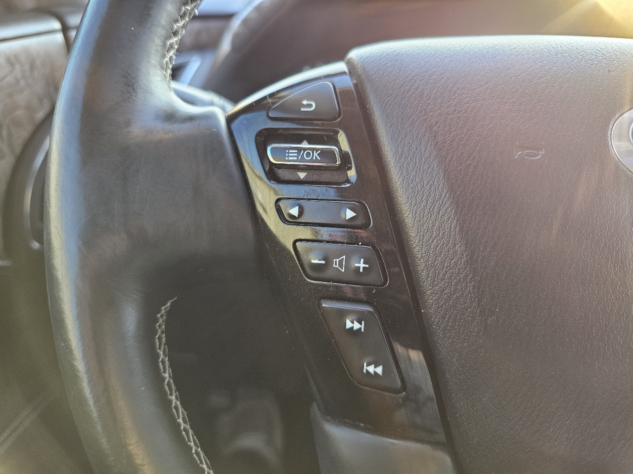 Infiniti QX80 LUXE 2022