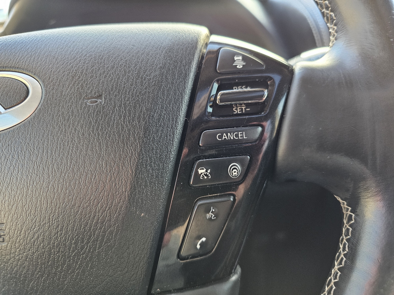 Infiniti QX80 LUXE 2022