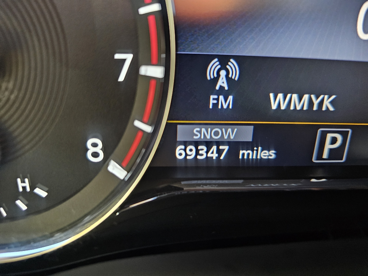 Infiniti QX80 LUXE 2022