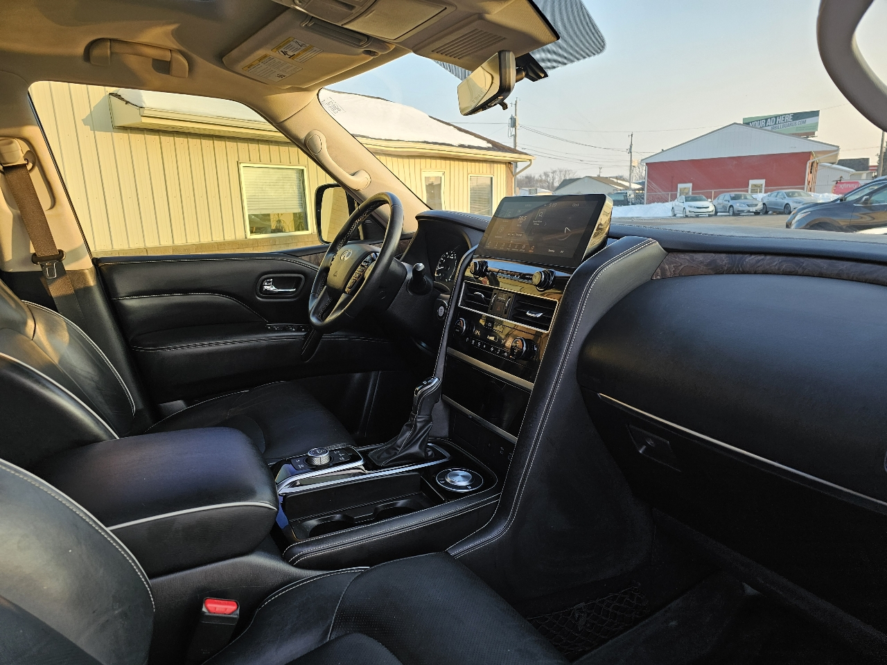 Infiniti QX80 LUXE 2022