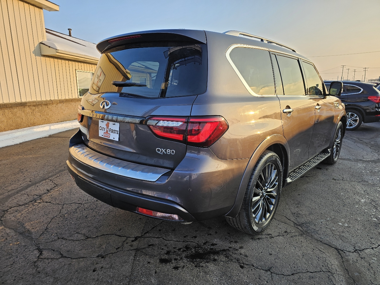 Infiniti QX80 LUXE 2022