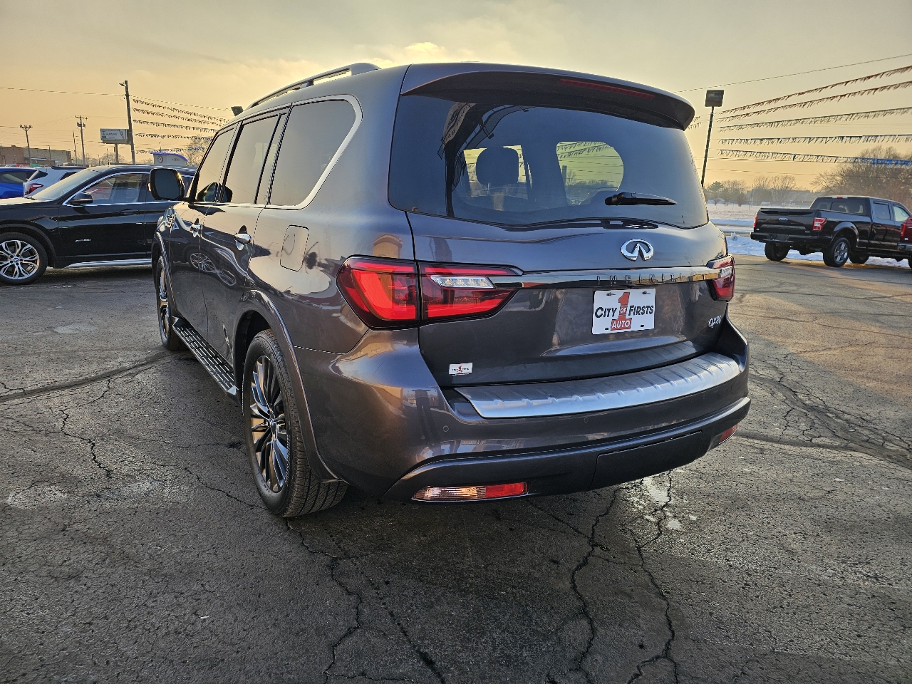 Infiniti QX80 LUXE 2022