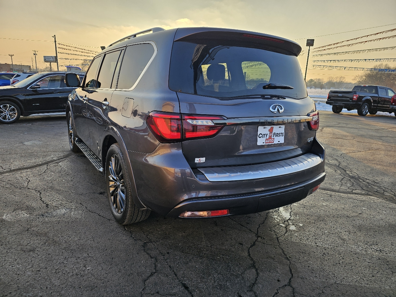 Infiniti QX80 LUXE 2022