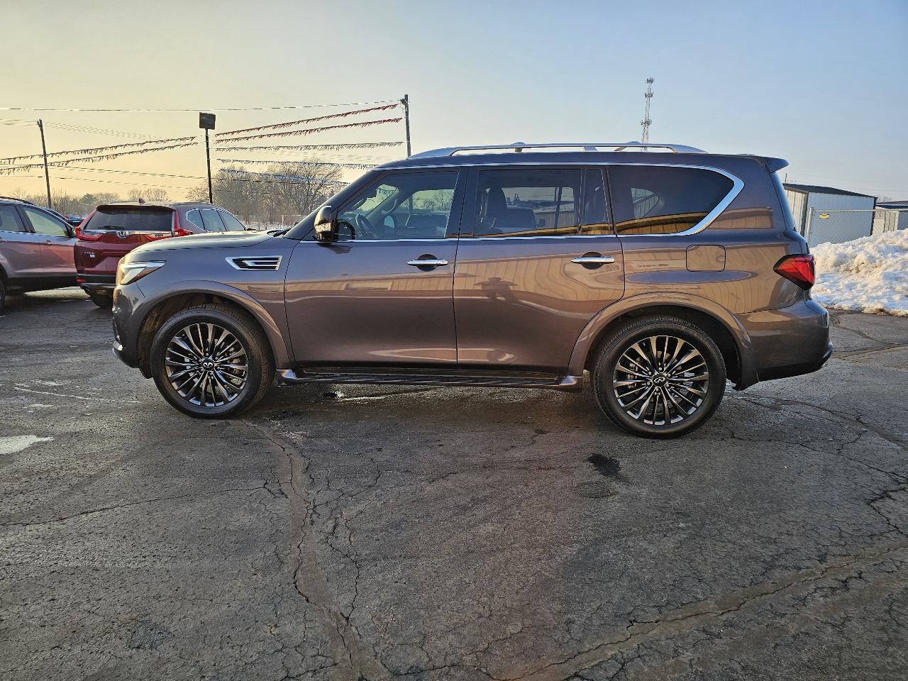 Infiniti QX80 LUXE 2022