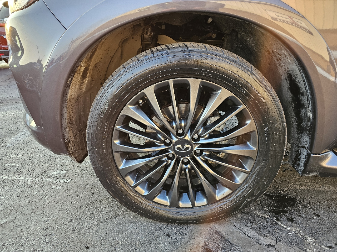 Infiniti QX80 LUXE 2022