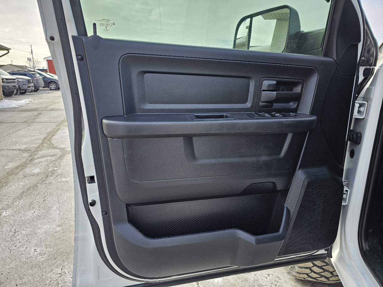 RAM 1500 Tradesman Crew Cab SWB 4WD 2017