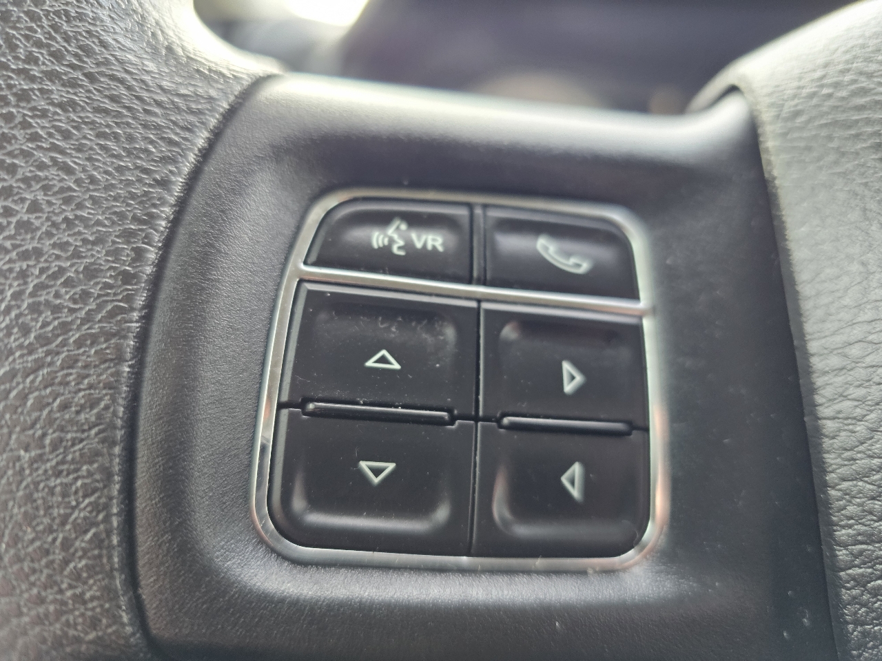 RAM 1500 Tradesman Crew Cab SWB 4WD 2017