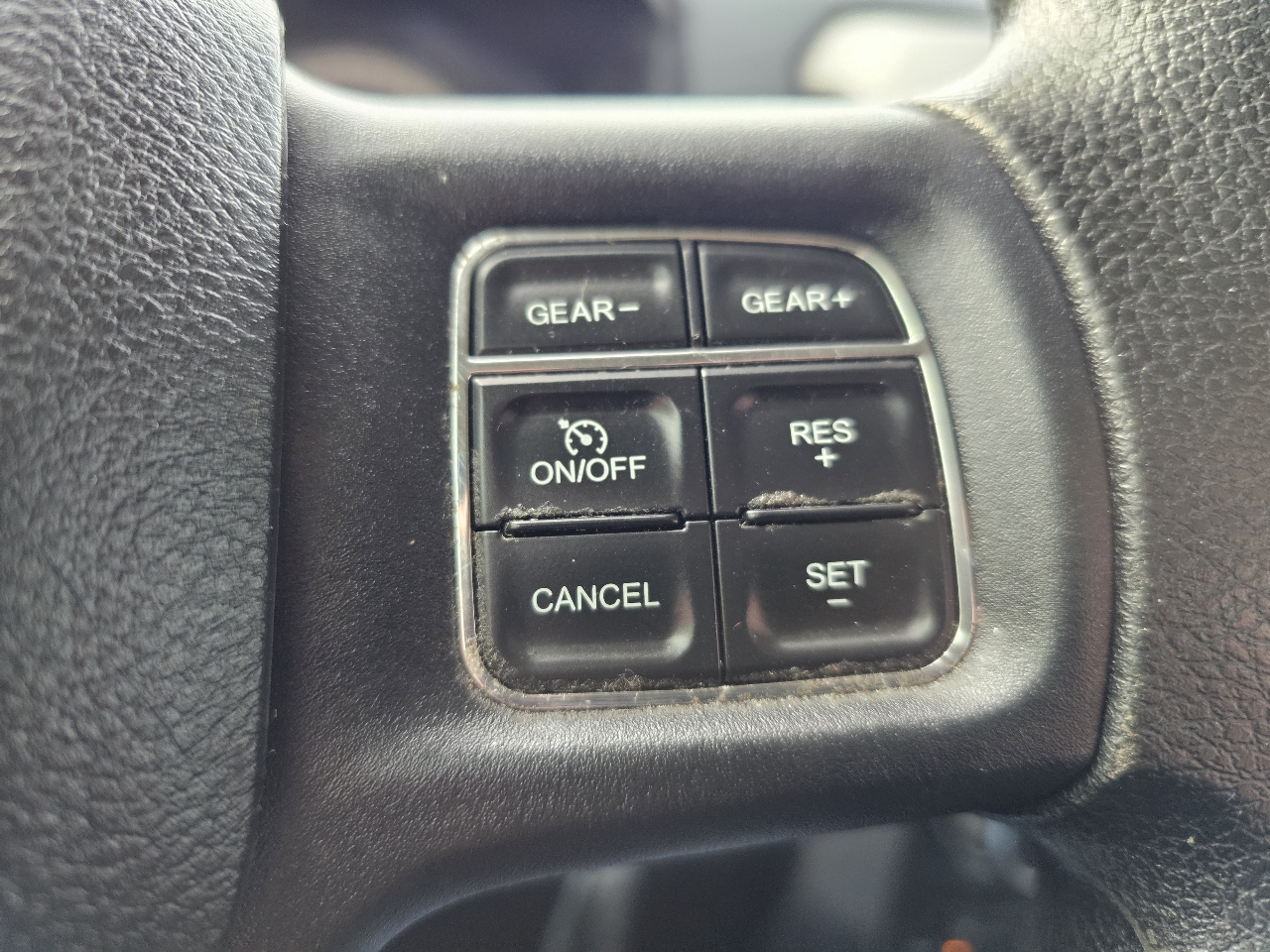 RAM 1500 Tradesman Crew Cab SWB 4WD 2017