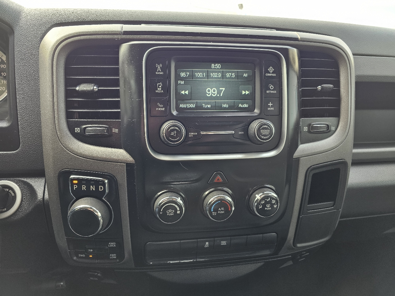 RAM 1500 Tradesman Crew Cab SWB 4WD 2017