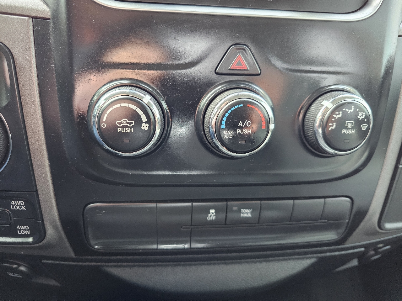 RAM 1500 Tradesman Crew Cab SWB 4WD 2017