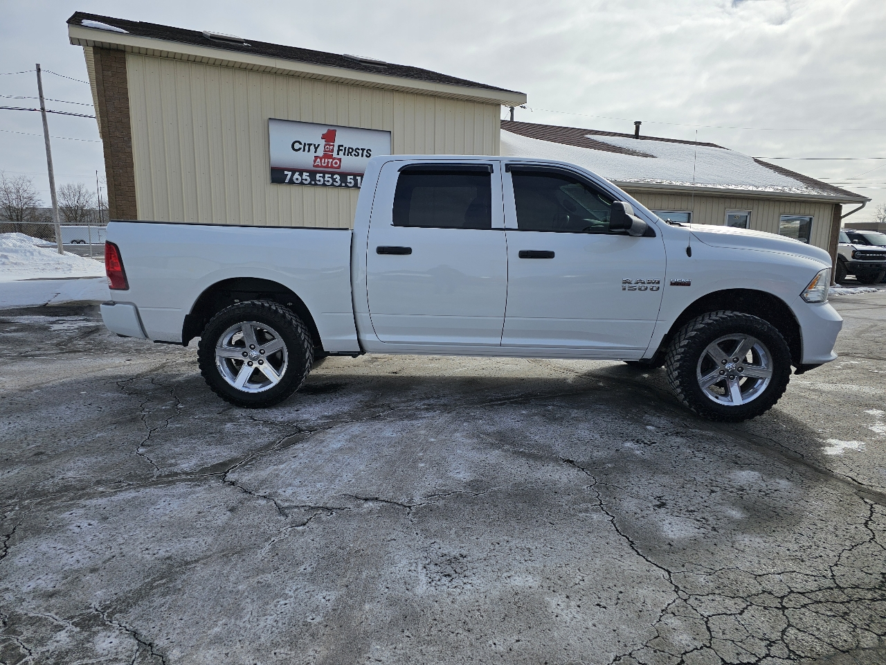 RAM 1500 Tradesman Crew Cab SWB 4WD 2017