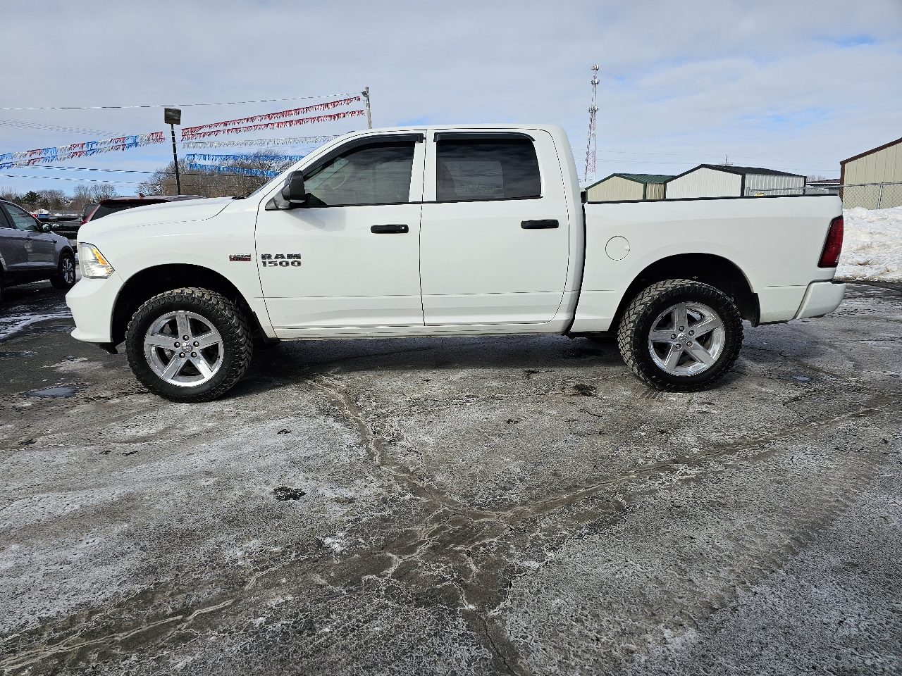 RAM 1500 Tradesman Crew Cab SWB 4WD 2017