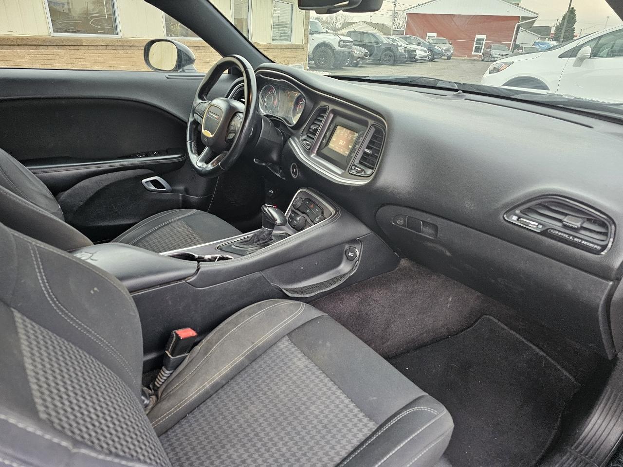 Dodge Challenger 2dr Cpe SXT 2016