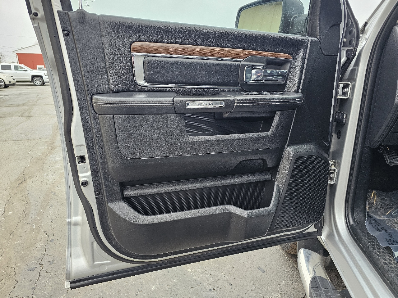 RAM 1500 Laramie 4x4 Crew Cab 5'7" Box 2017