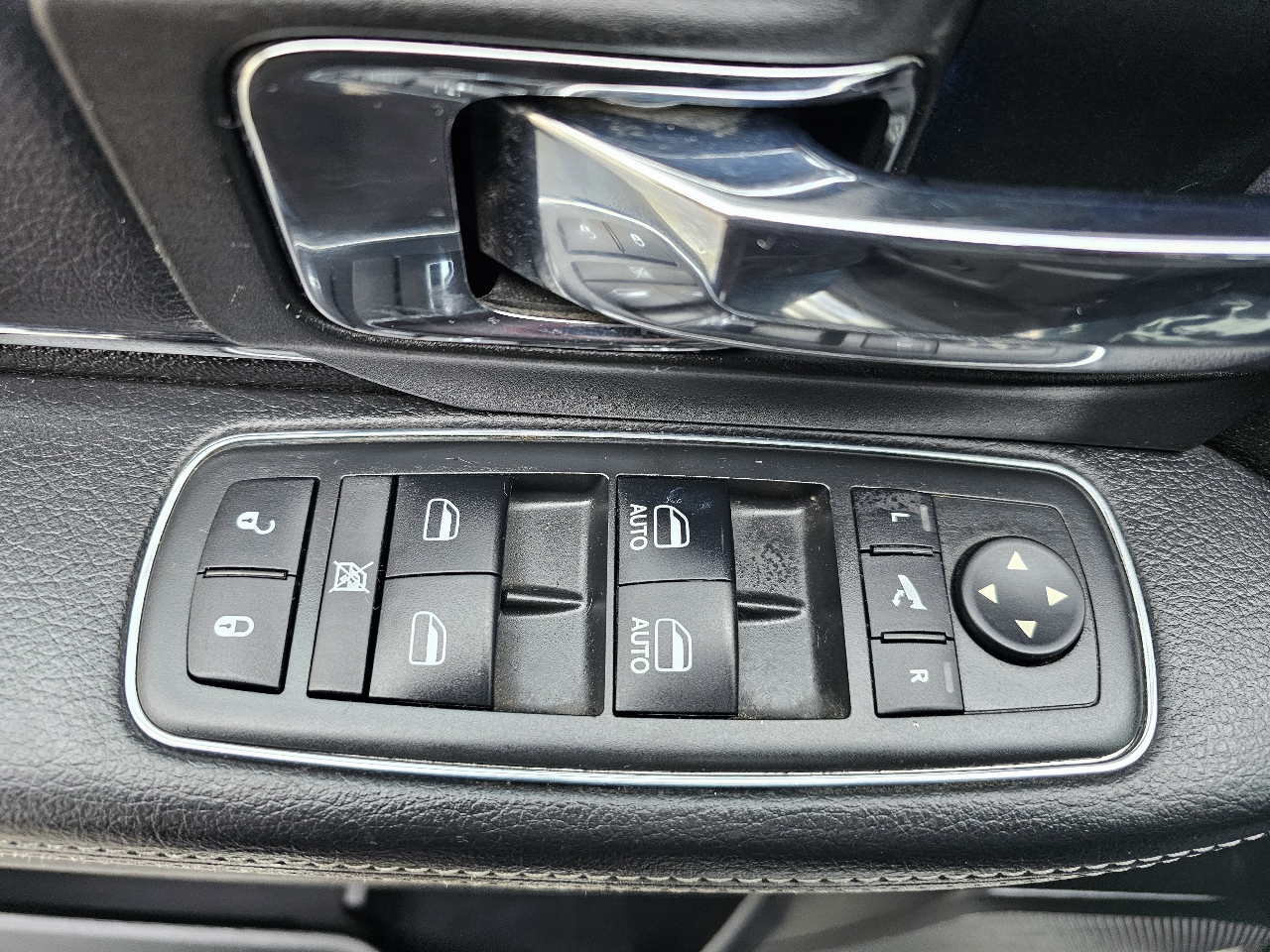 RAM 1500 Laramie 4x4 Crew Cab 5'7" Box 2017