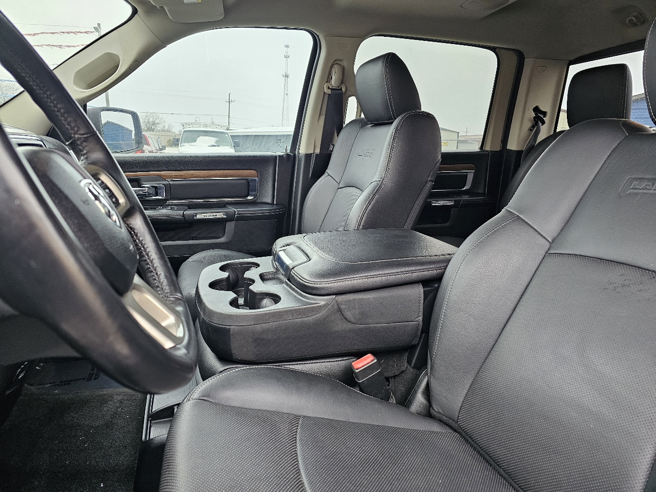 RAM 1500 Laramie 4x4 Crew Cab 5'7" Box 2017