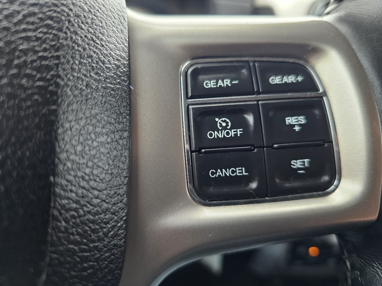 RAM 1500 Laramie 4x4 Crew Cab 5'7" Box 2017