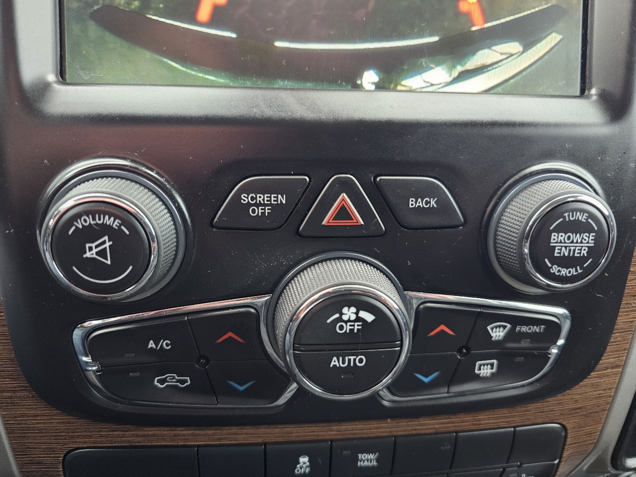 RAM 1500 Laramie 4x4 Crew Cab 5'7" Box 2017