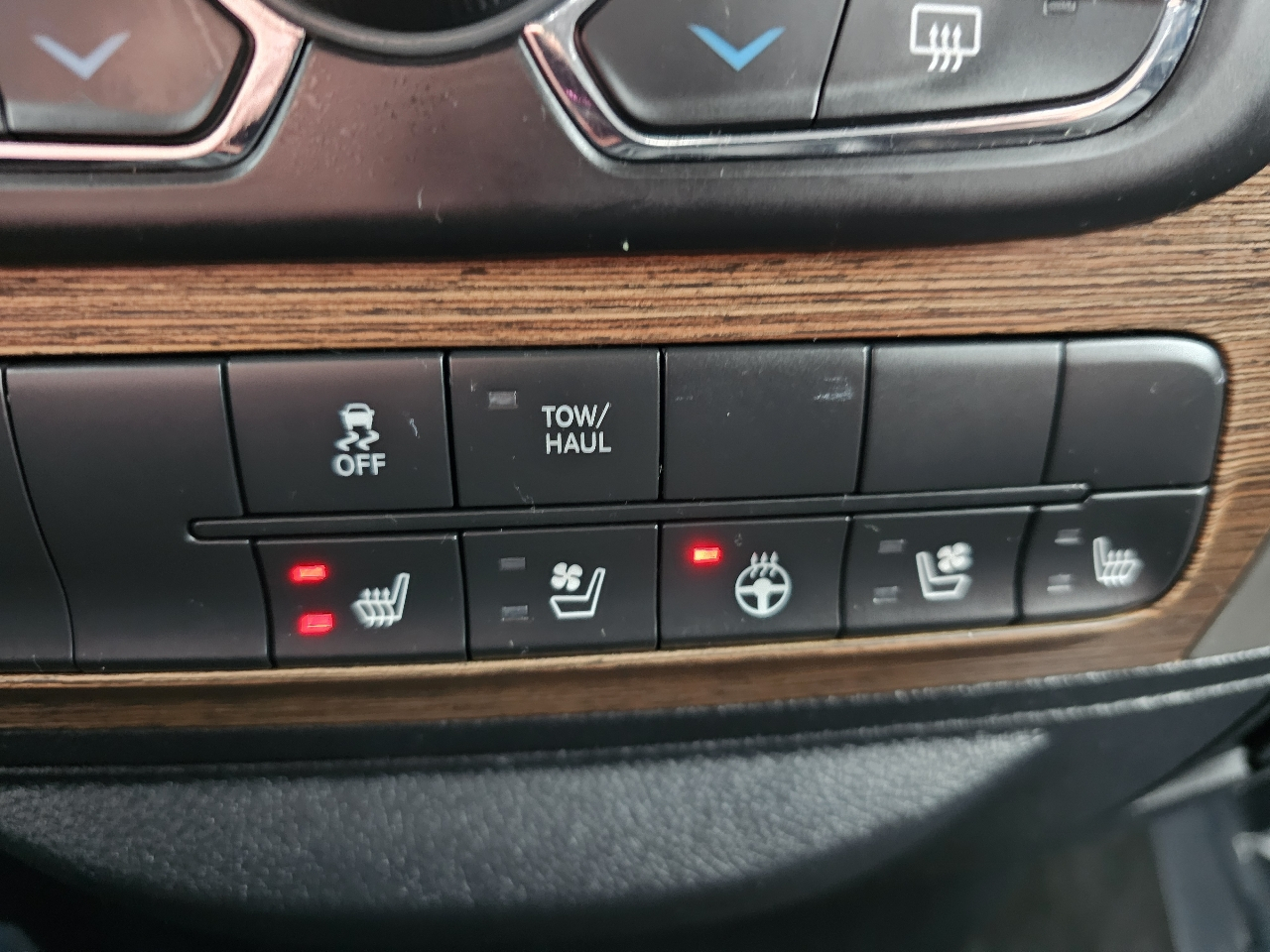 RAM 1500 Laramie 4x4 Crew Cab 5'7" Box 2017