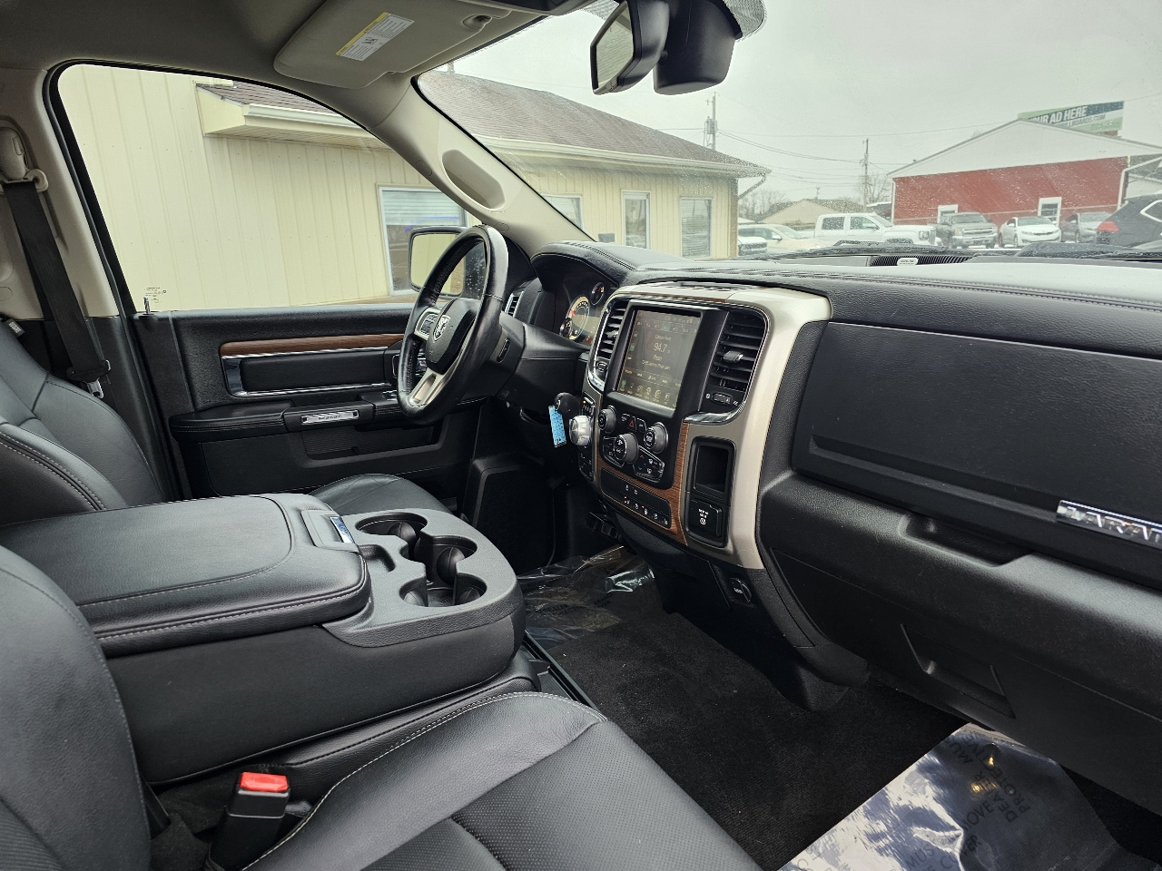 RAM 1500 Laramie 4x4 Crew Cab 5'7" Box 2017
