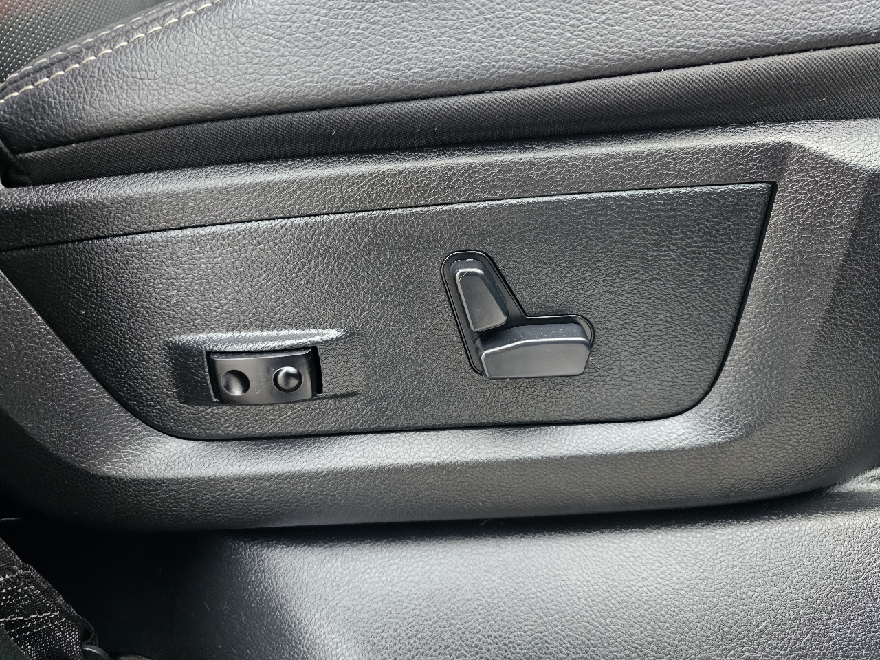 RAM 1500 Laramie 4x4 Crew Cab 5'7" Box 2017