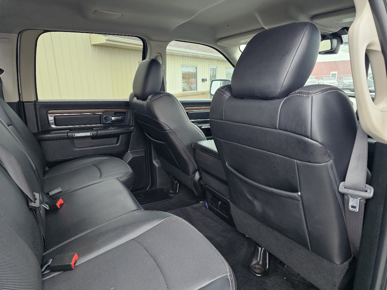 RAM 1500 Laramie 4x4 Crew Cab 5'7" Box 2017