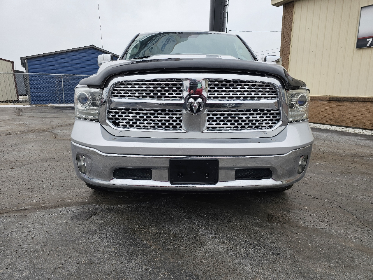 RAM 1500 Laramie 4x4 Crew Cab 5'7" Box 2017