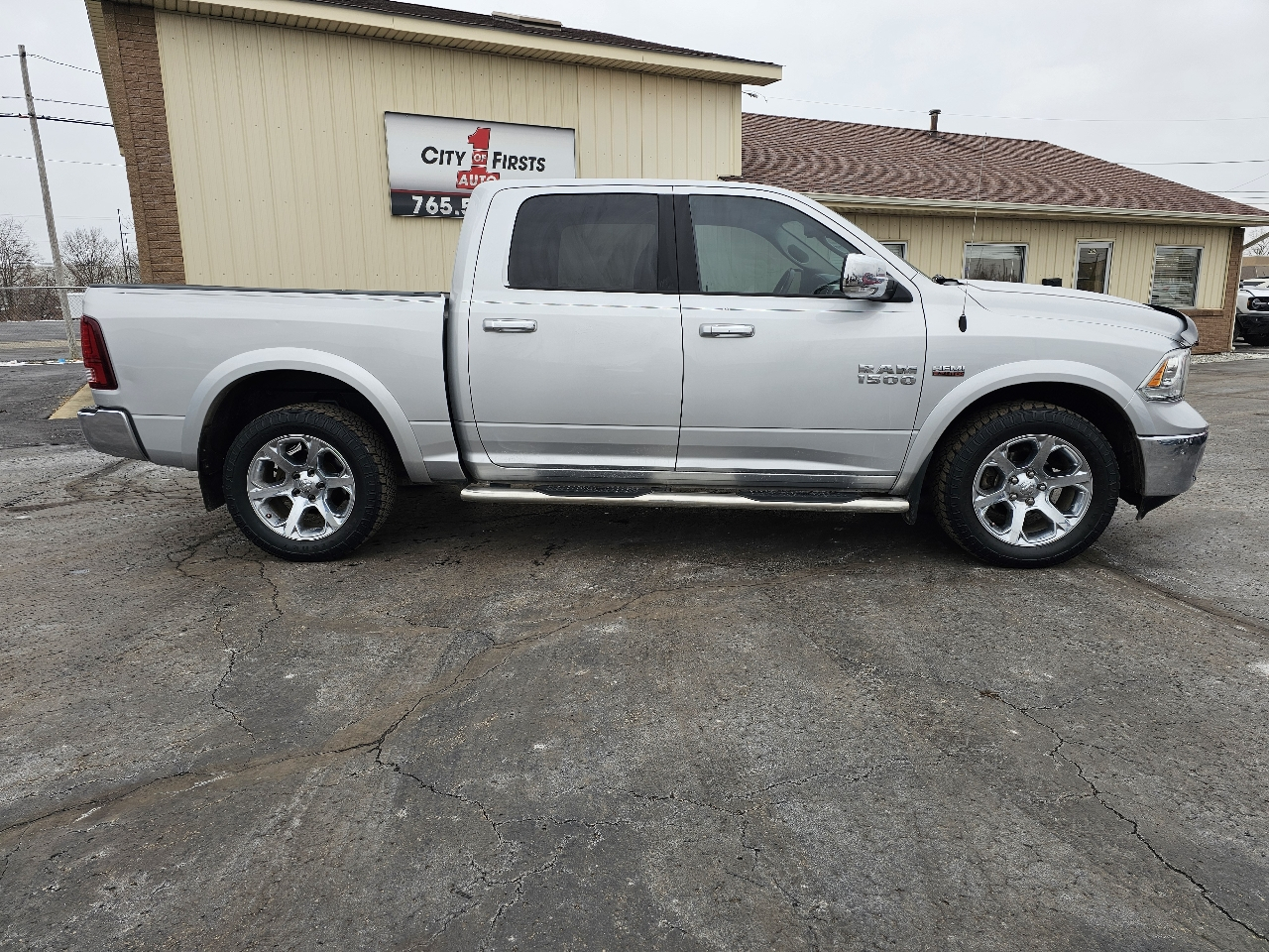 RAM 1500 Laramie 4x4 Crew Cab 5'7" Box 2017
