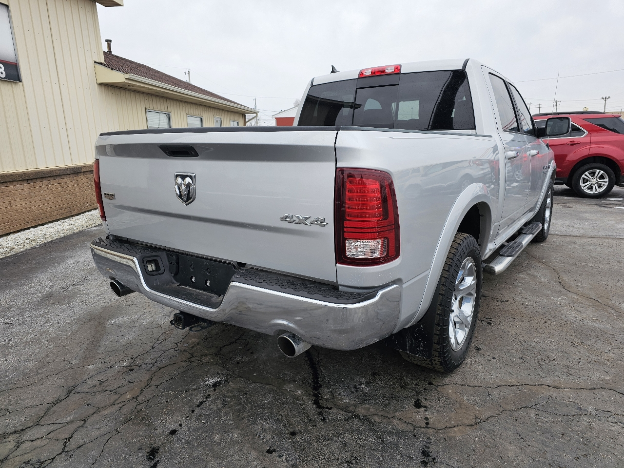 RAM 1500 Laramie 4x4 Crew Cab 5'7" Box 2017