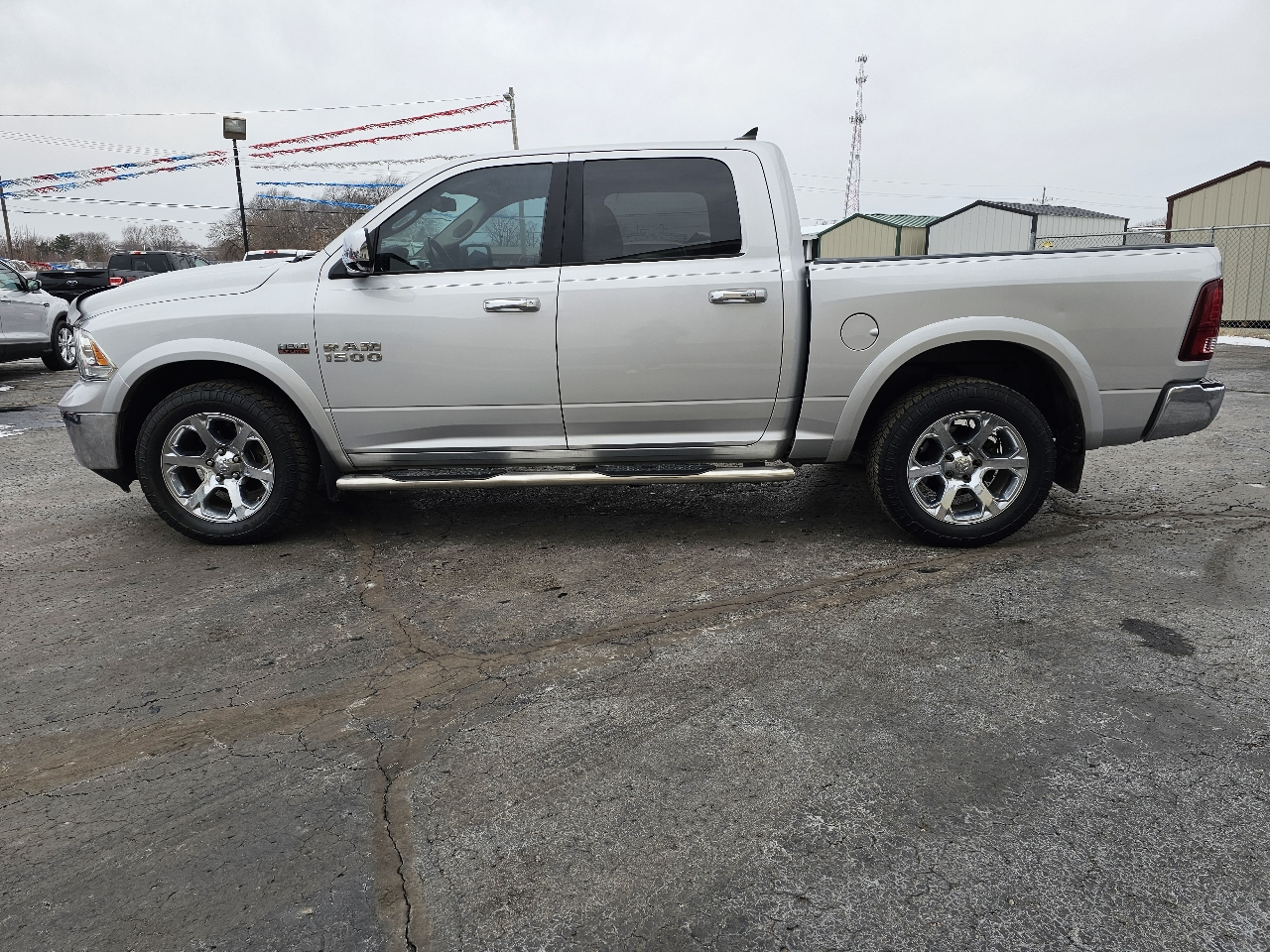 RAM 1500 Laramie 4x4 Crew Cab 5'7" Box 2017