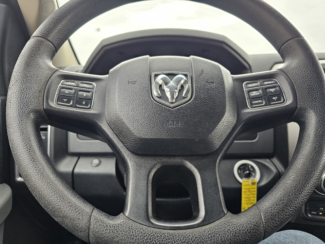 RAM 1500 4WD Crew Cab 140.5" SLT 2016