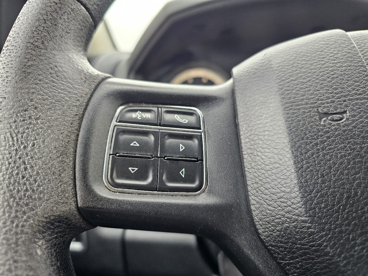 RAM 1500 4WD Crew Cab 140.5" SLT 2016