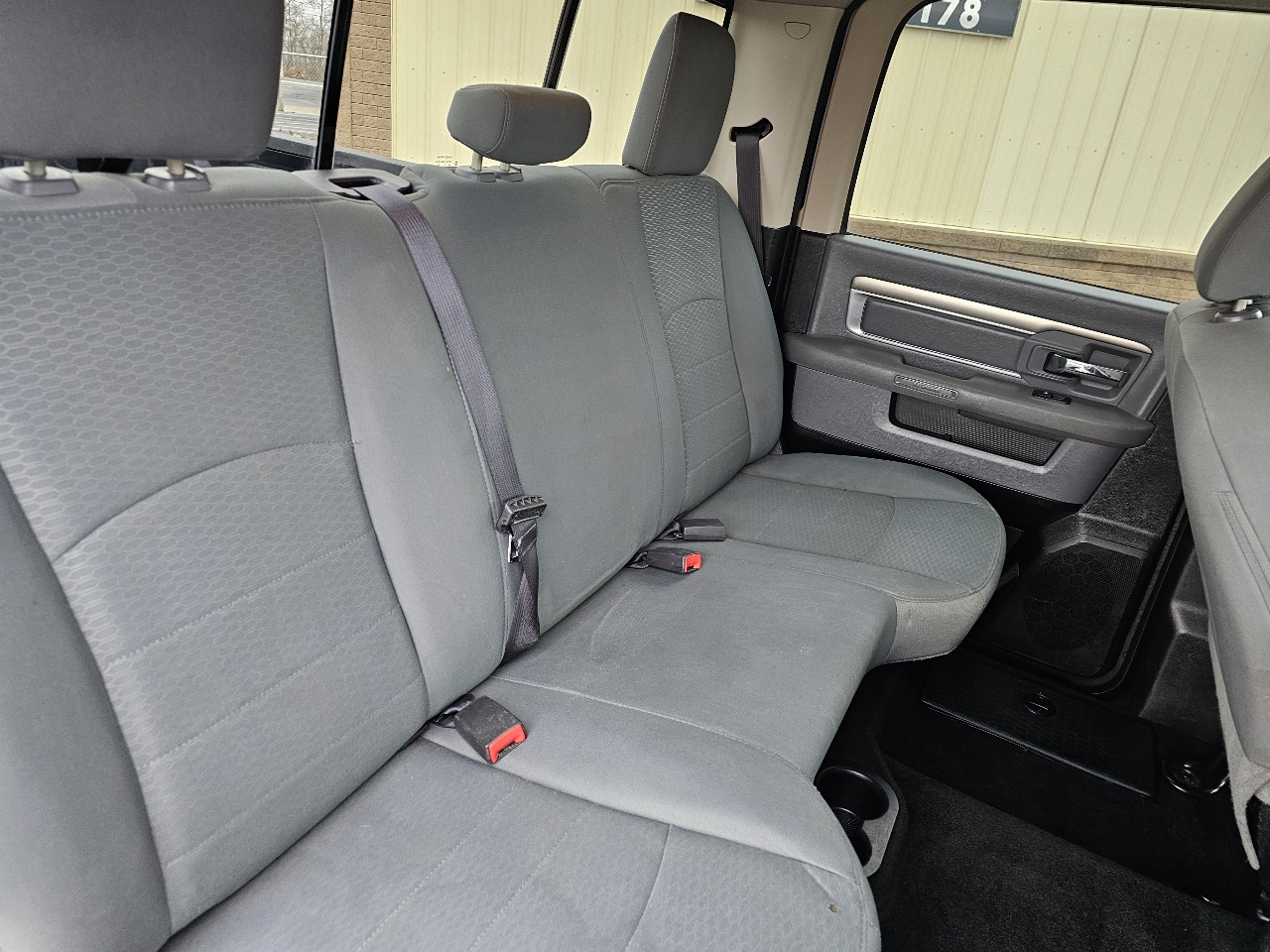 RAM 1500 4WD Crew Cab 140.5" SLT 2016