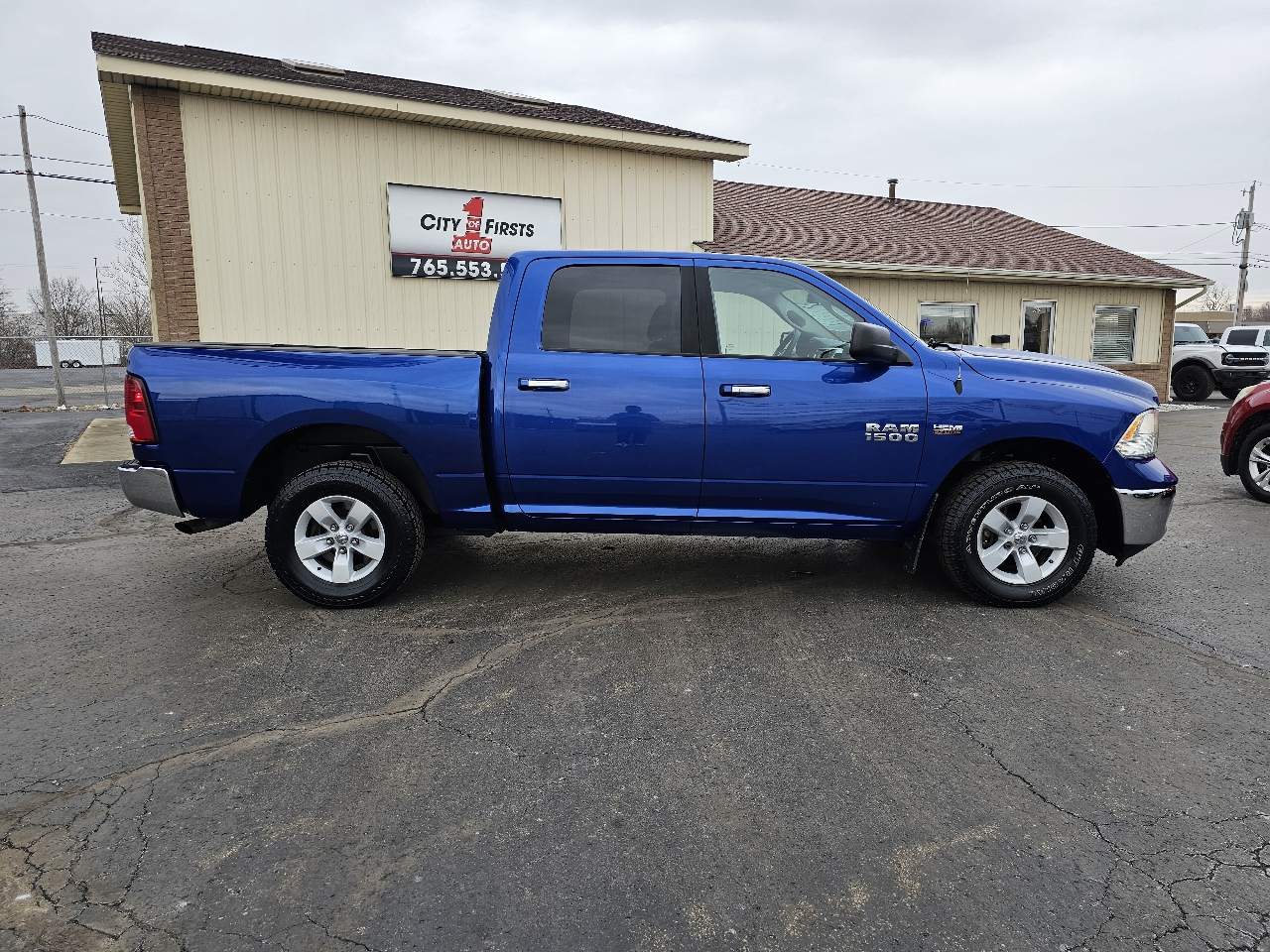 RAM 1500 4WD Crew Cab 140.5" SLT 2016
