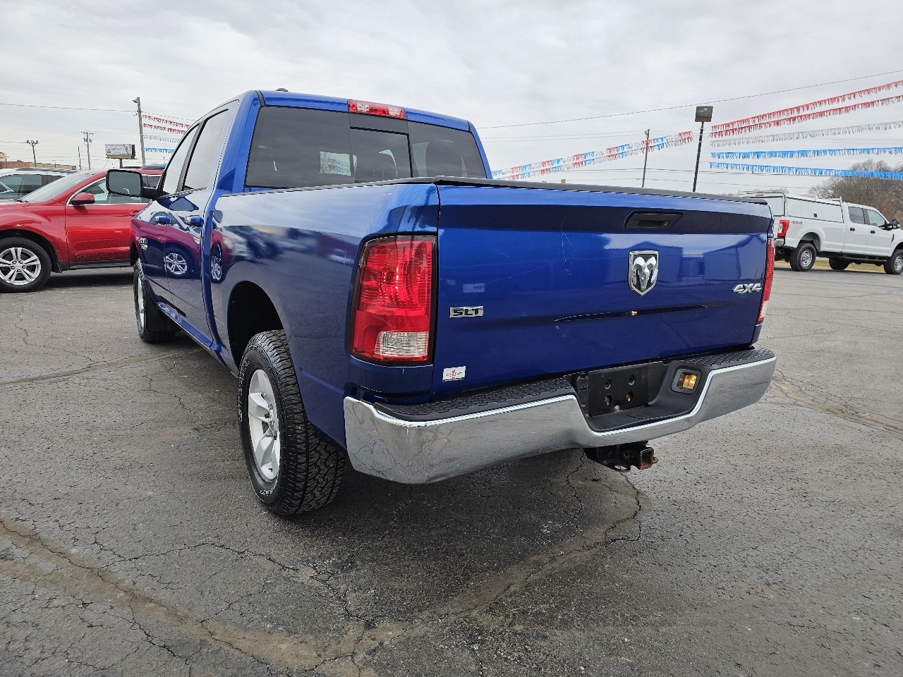 RAM 1500 4WD Crew Cab 140.5" SLT 2016
